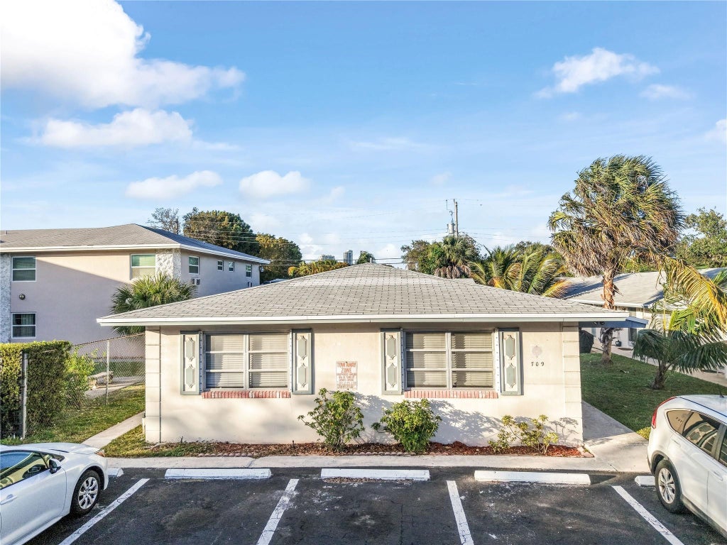 Photo of 709 SE 15th Street #1, Fort Lauderdale, FL 33316 (MLS # F10545882)