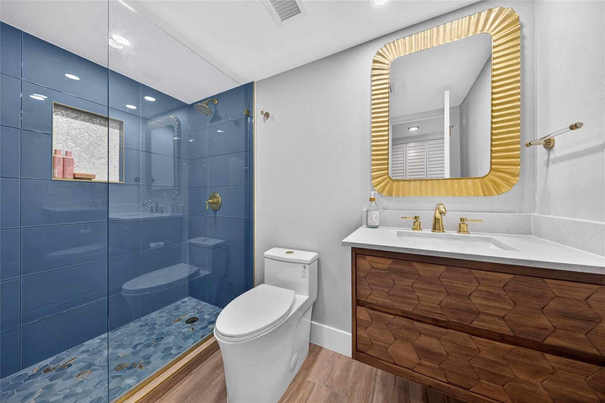 Admiralty Towers - Residential