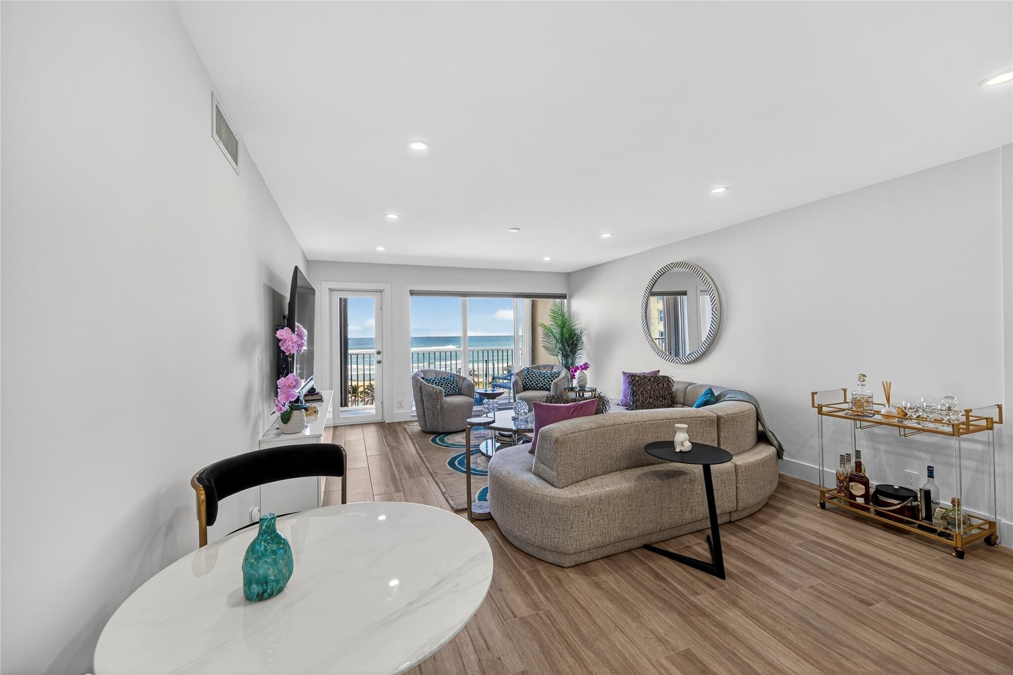 Admiralty Towers - Residential