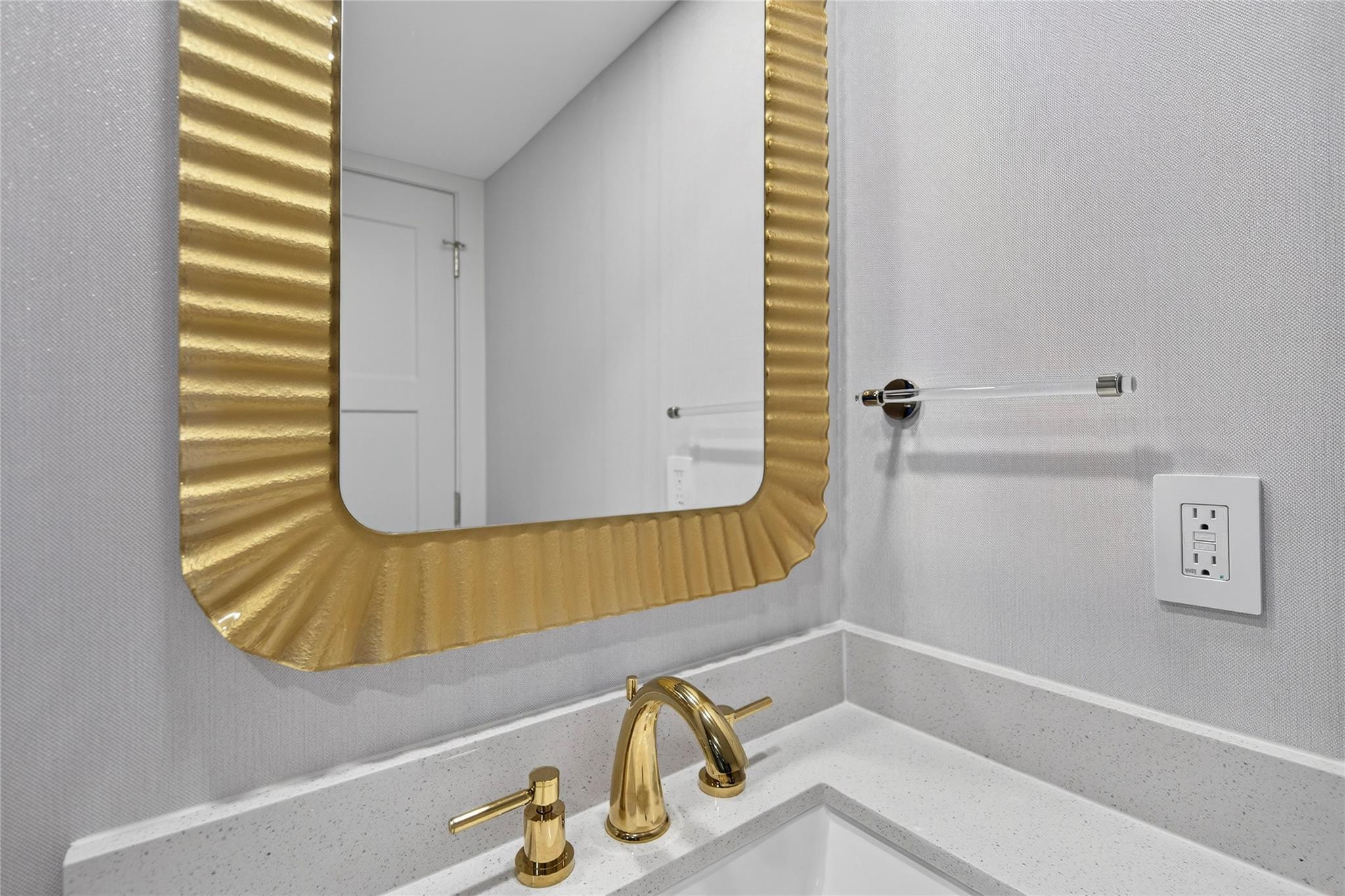 Admiralty Towers - Residential