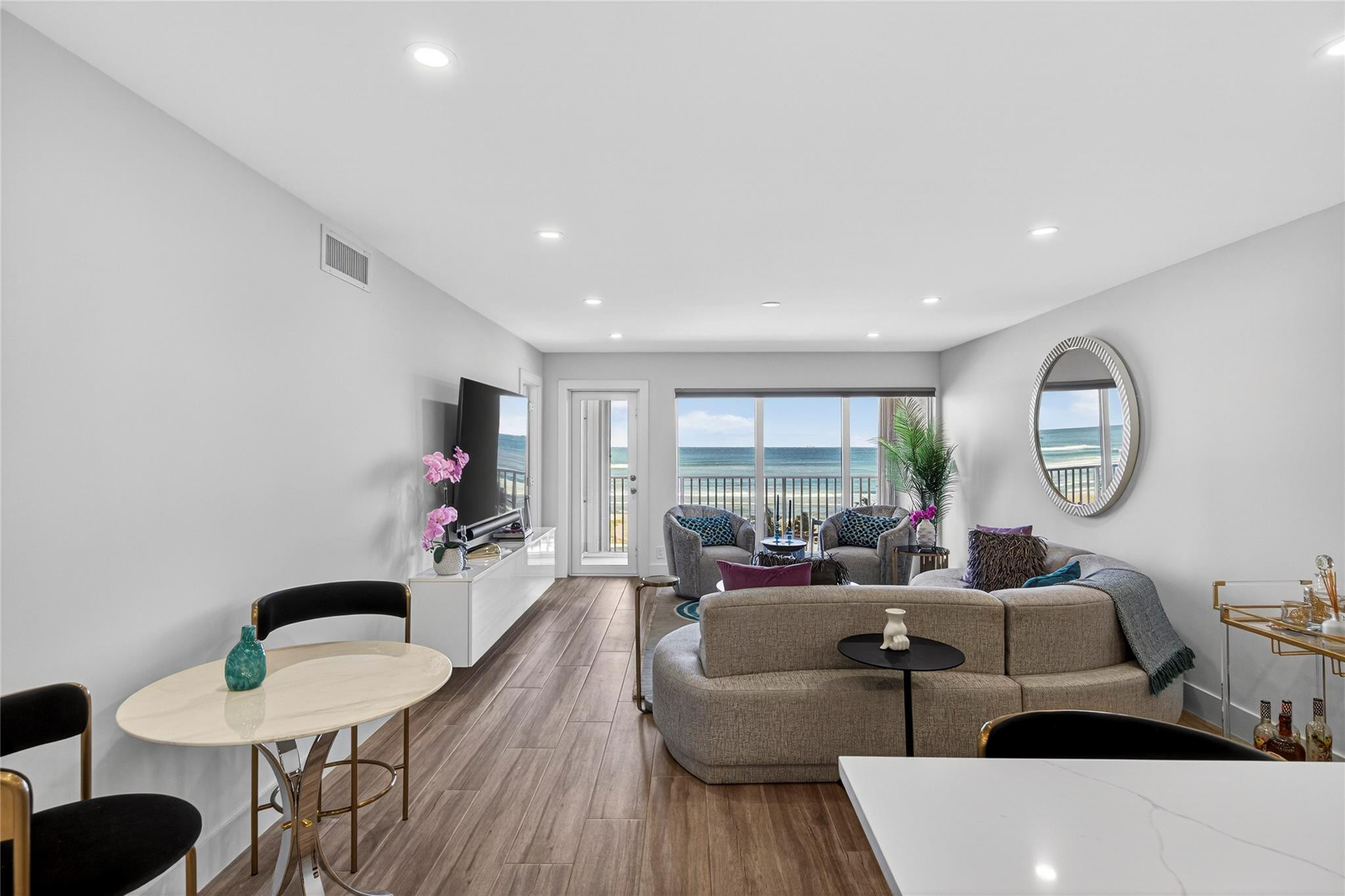 Admiralty Towers - Residential