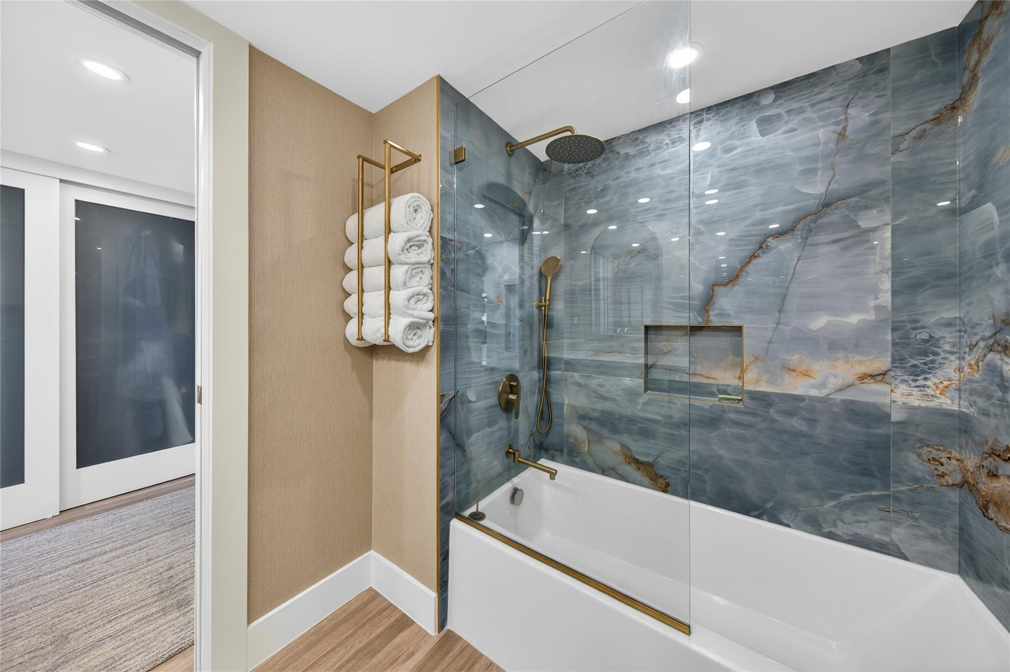 Admiralty Towers - Residential