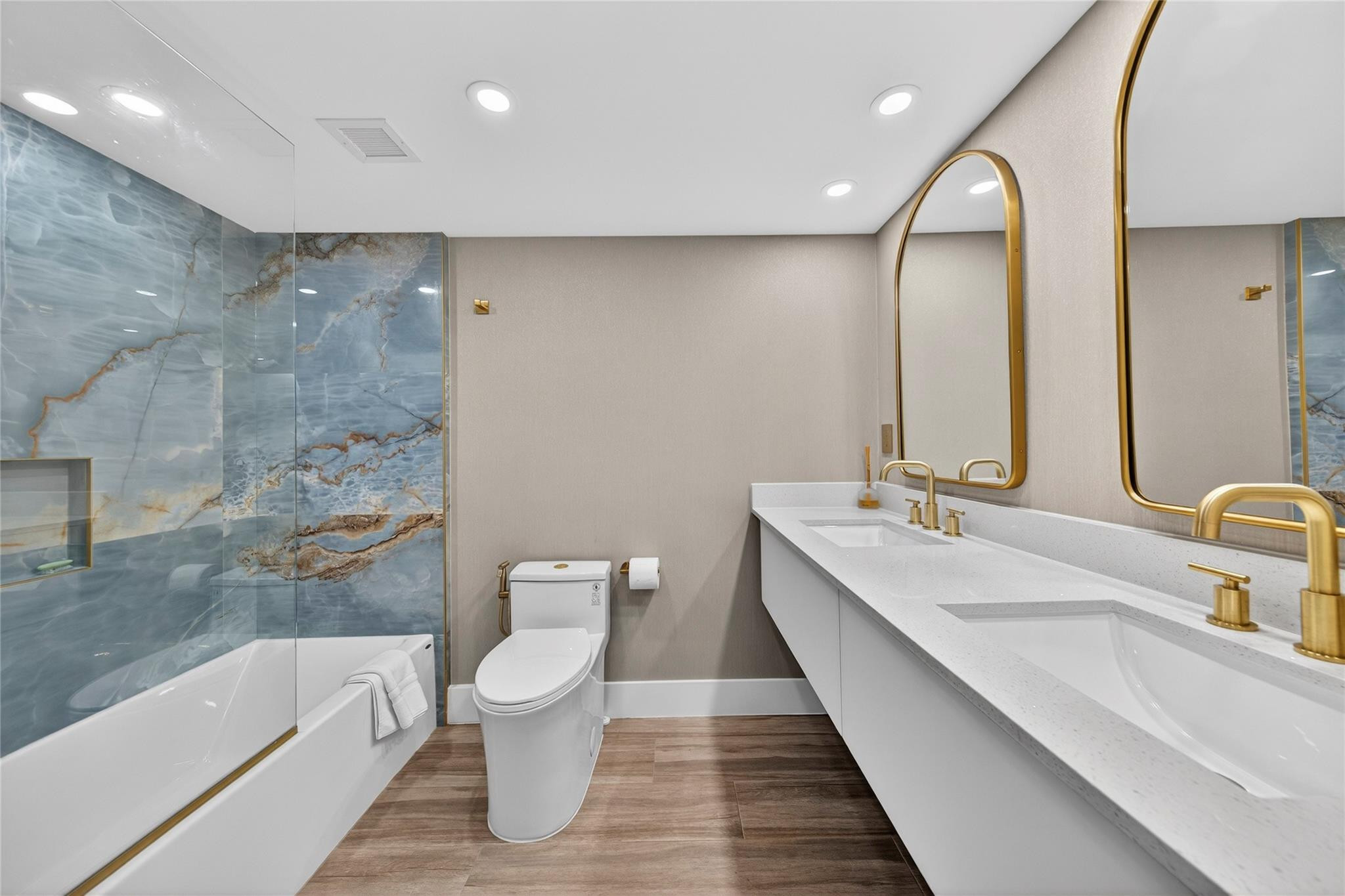 Admiralty Towers - Residential