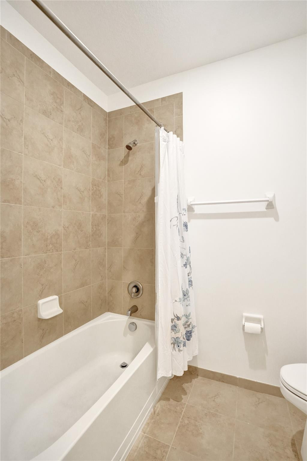 Simonton Court 176-49 B - Residential Lease