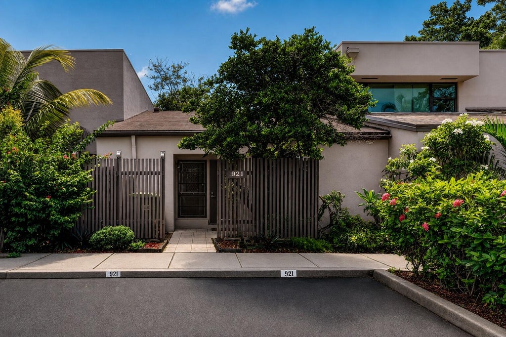 Photo of 921 NW 122ND Terrace, Pembroke Pines, FL 33026 (MLS # B26061937)