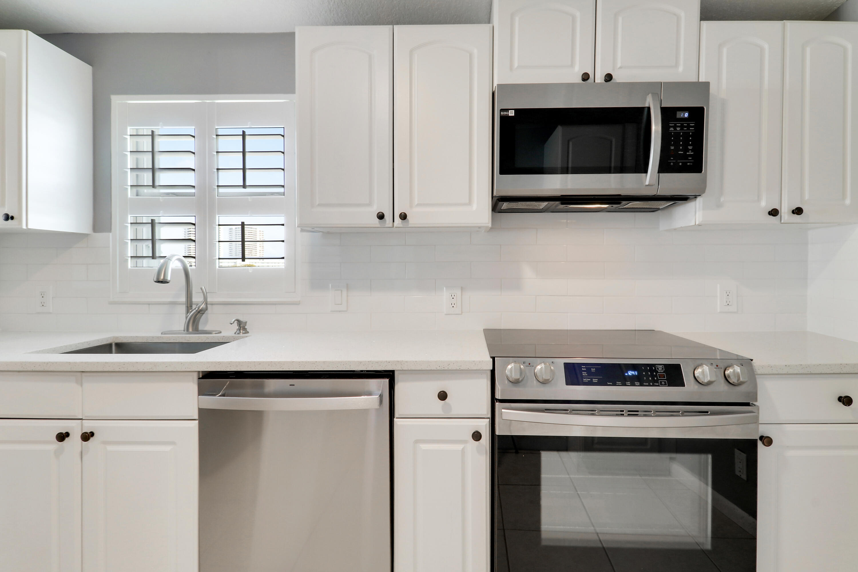 SHUTTERS CONDO - Residential