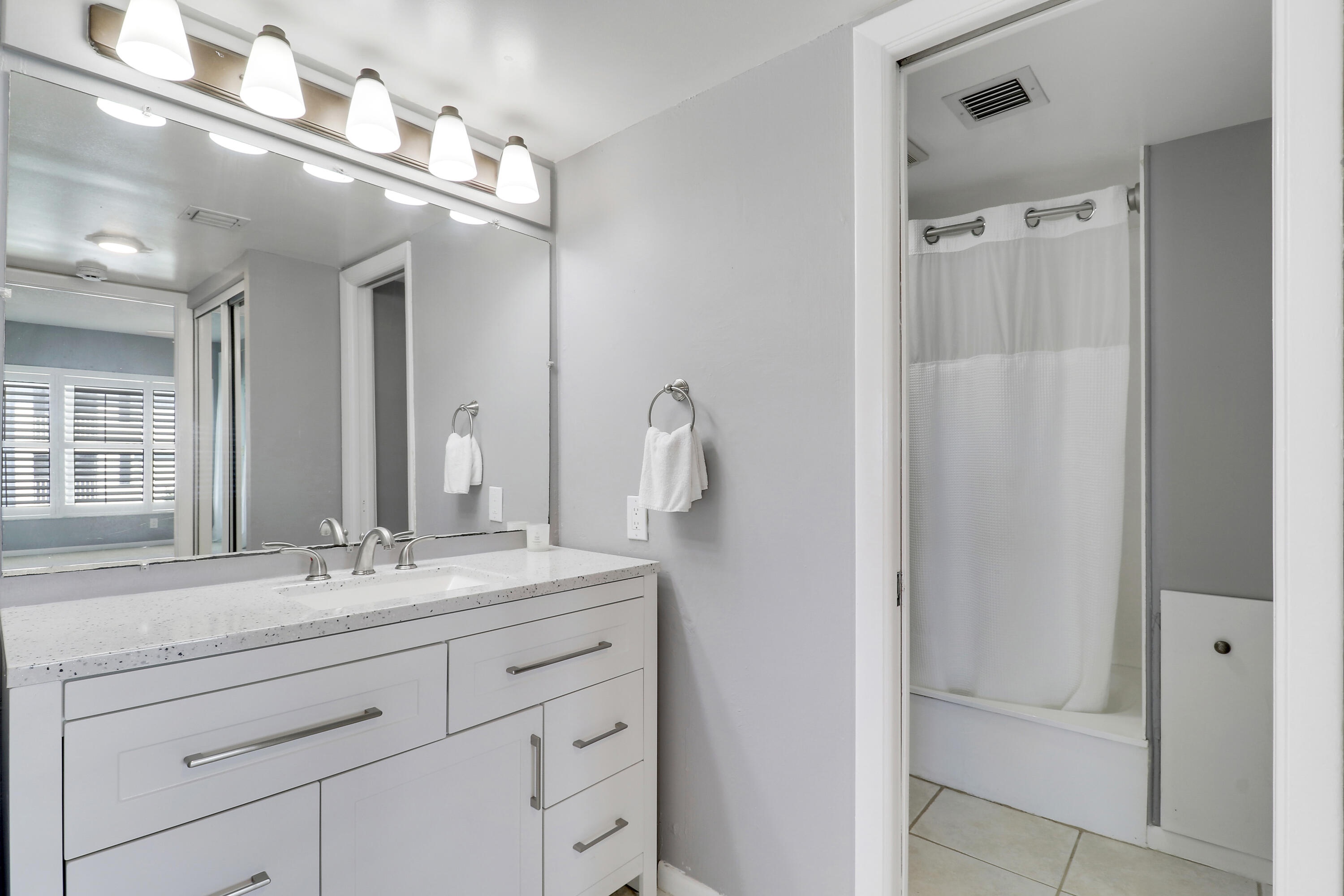 SHUTTERS CONDO - Residential