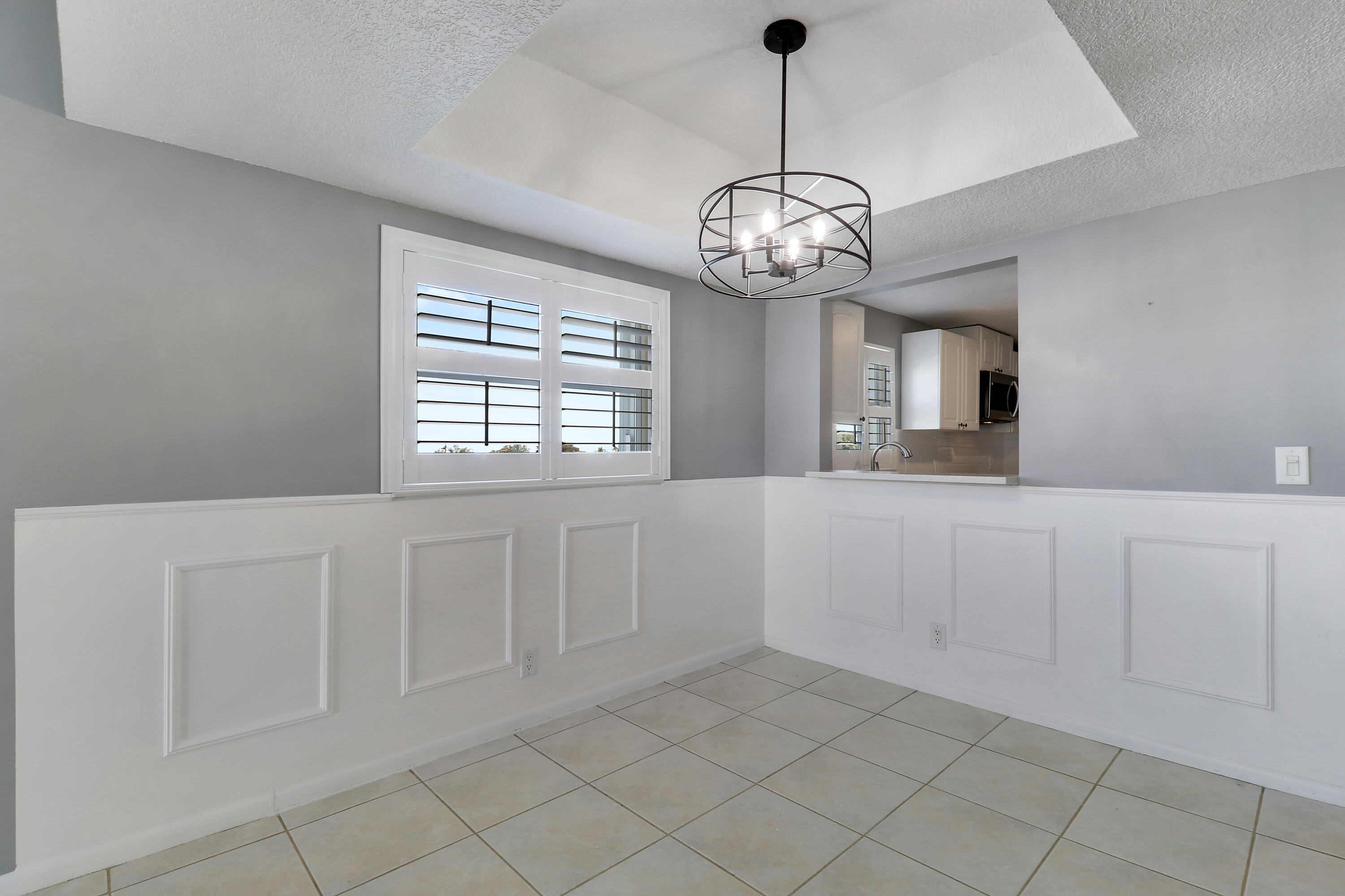 SHUTTERS CONDO - Residential