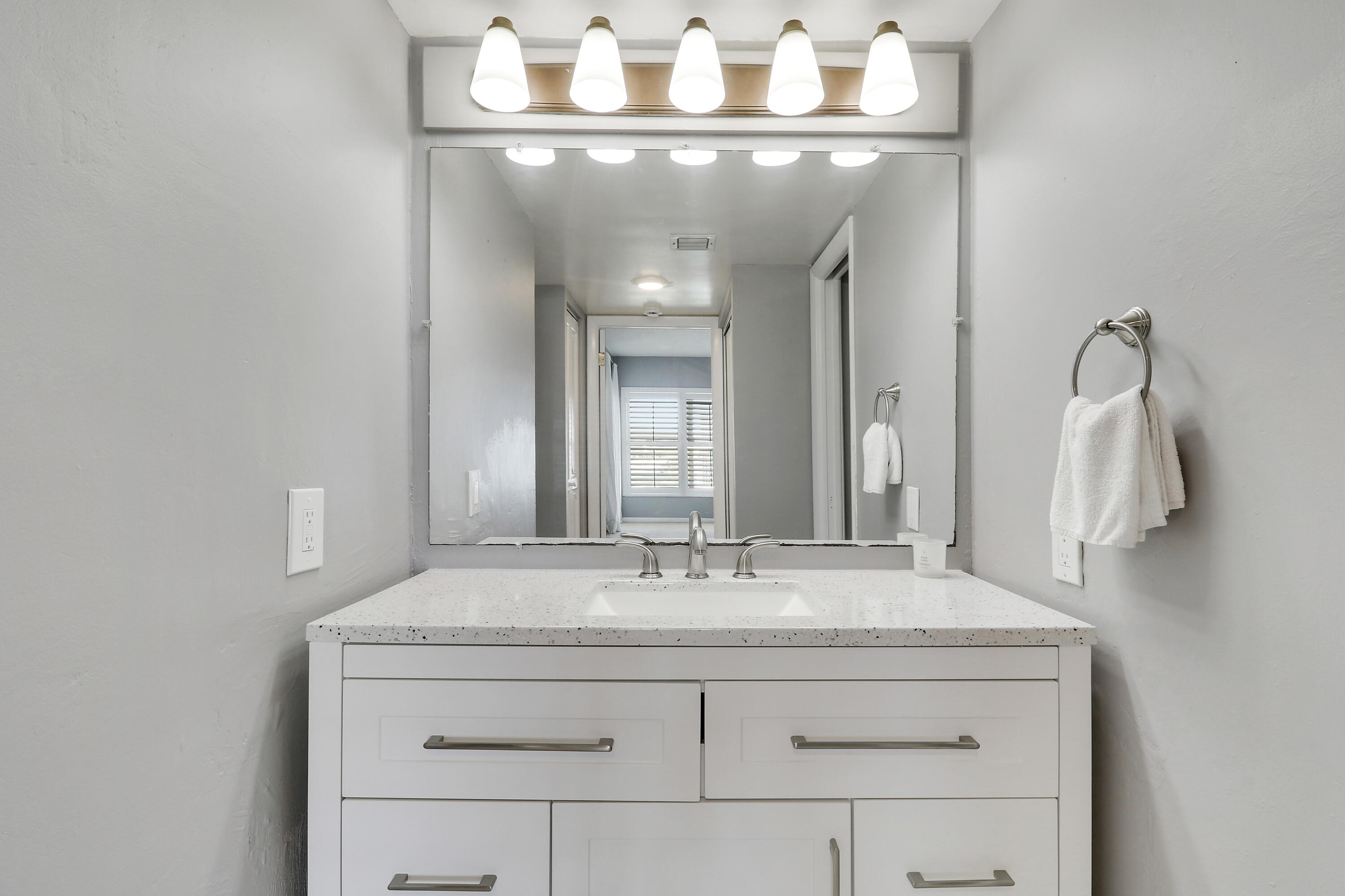 SHUTTERS CONDO - Residential