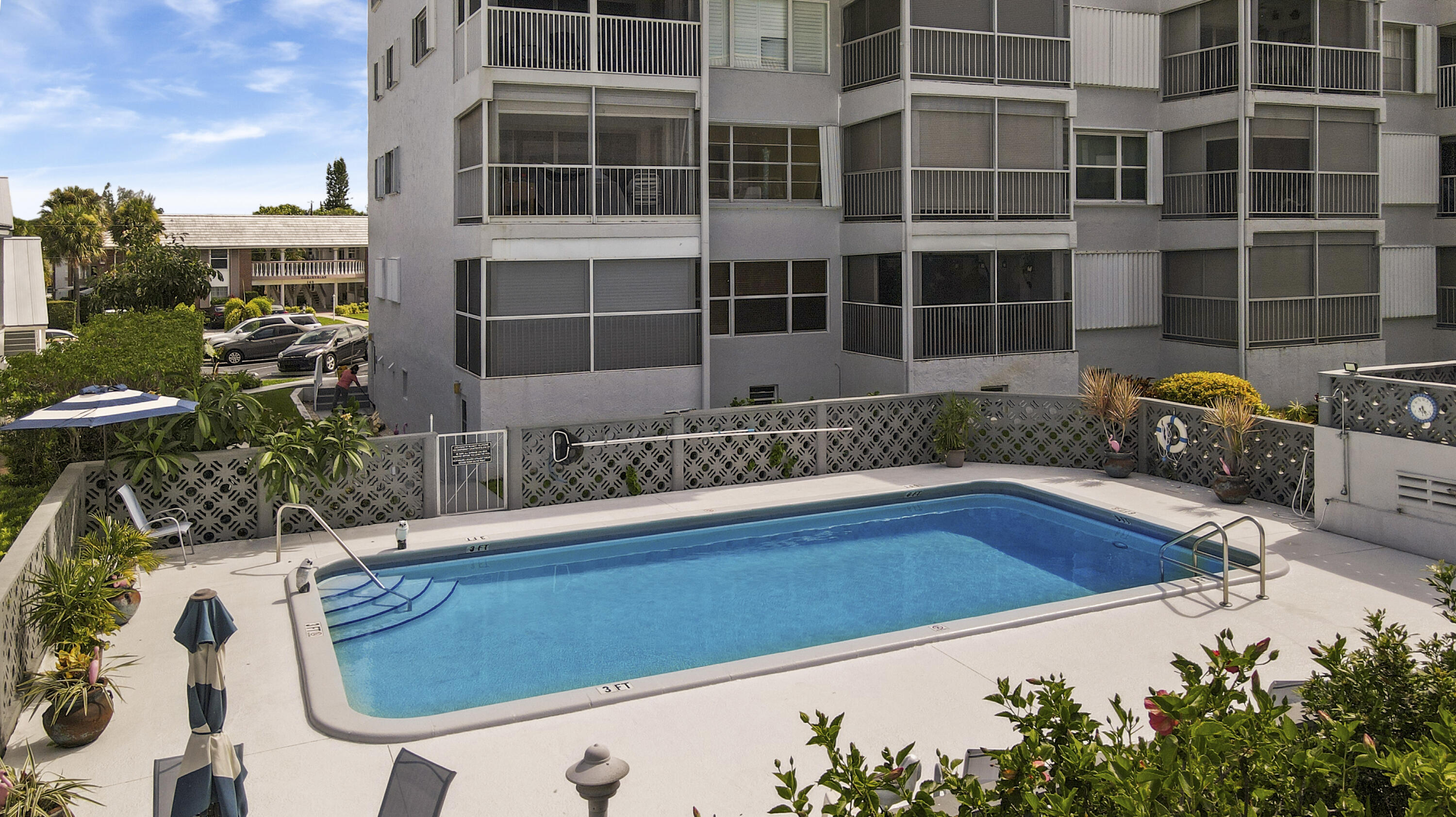 SHUTTERS CONDO - Residential