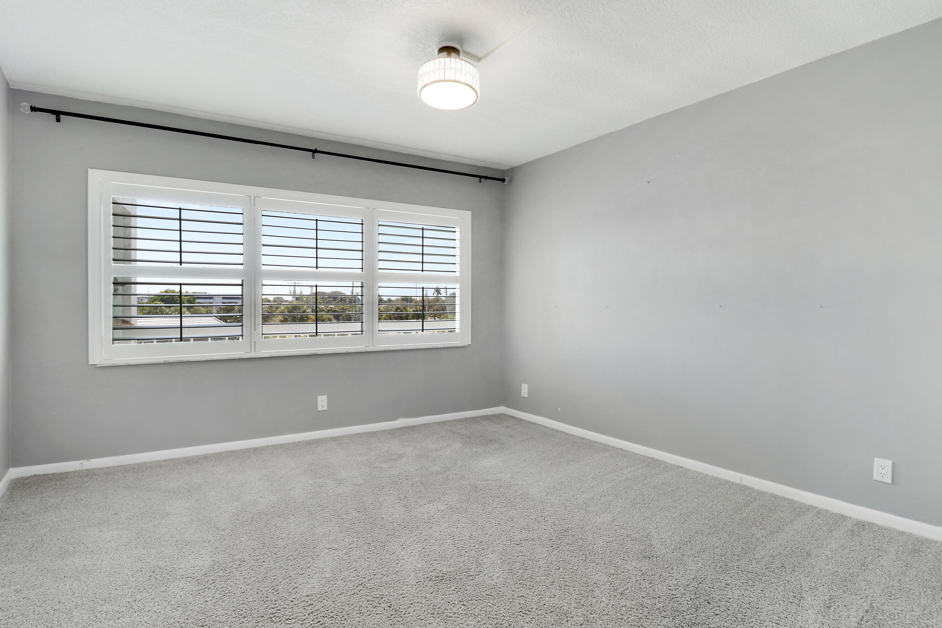 SHUTTERS CONDO - Residential