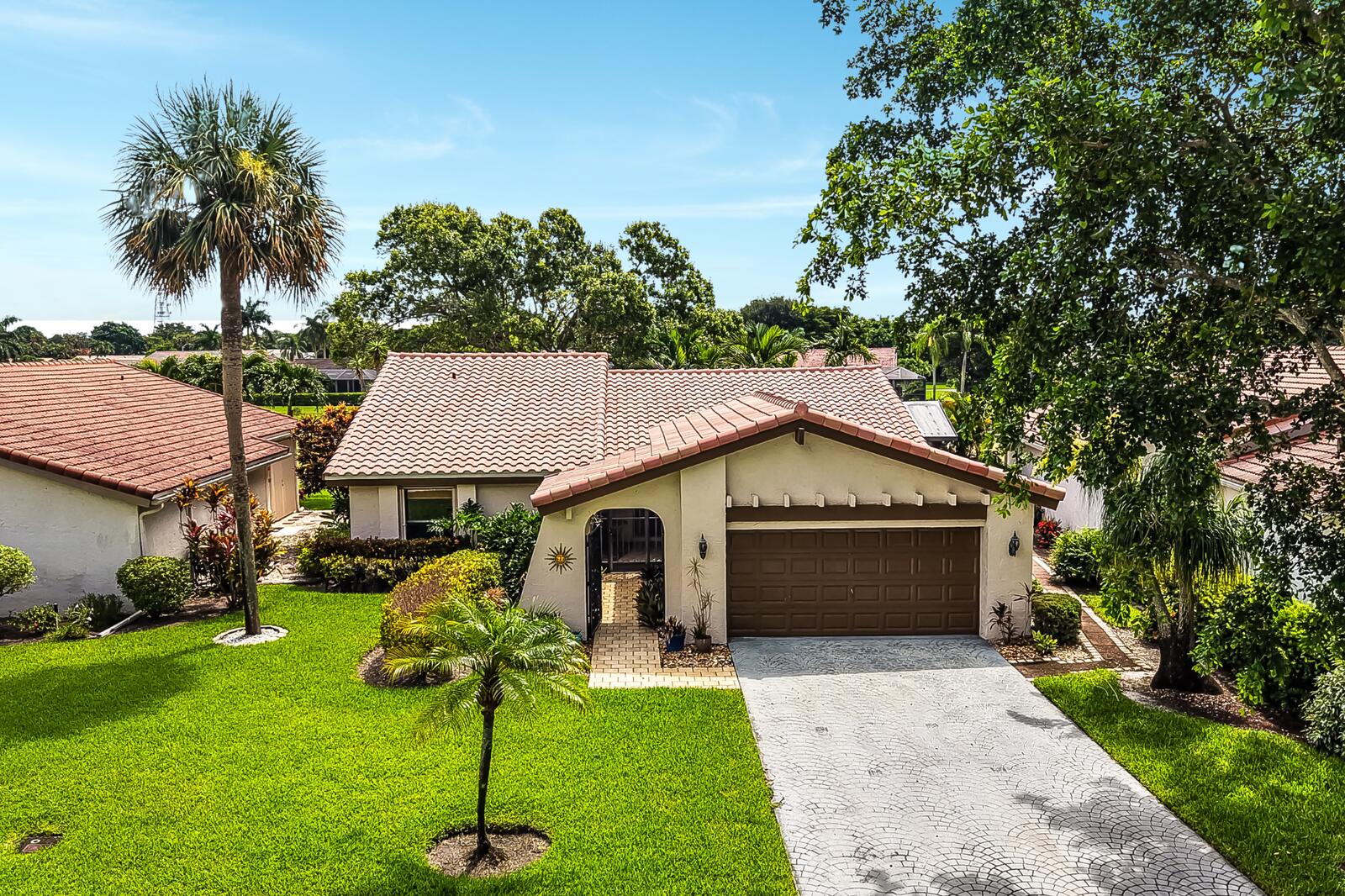 5569 Lakeview Mews Drive