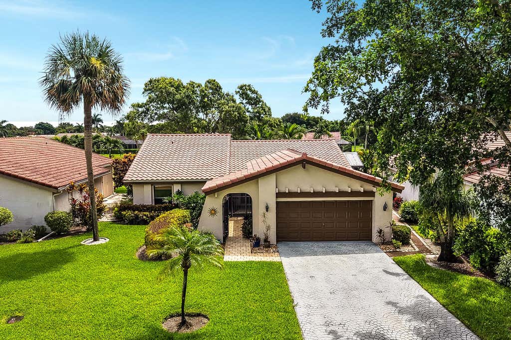 Photo of 5569 Lakeview Mews Drive, Boynton Beach, FL 33437 (MLS # B26062082)
