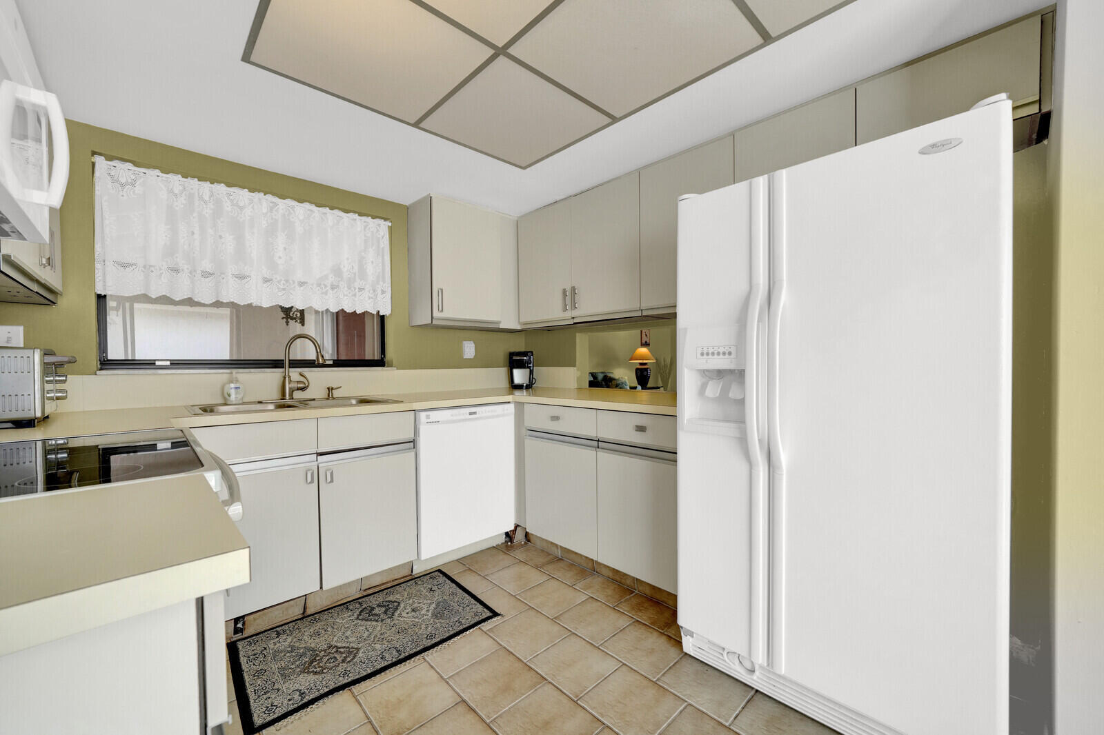 5569 Lakeview Mews Drive