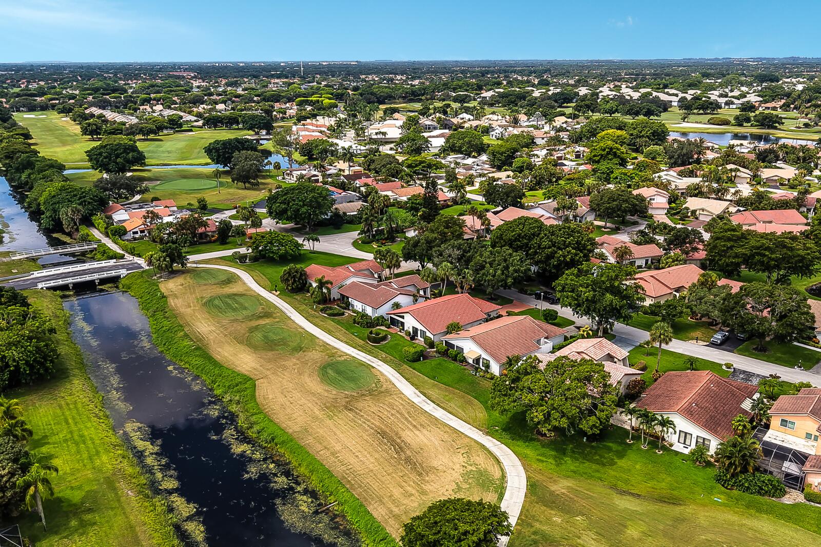 5569 Lakeview Mews Drive