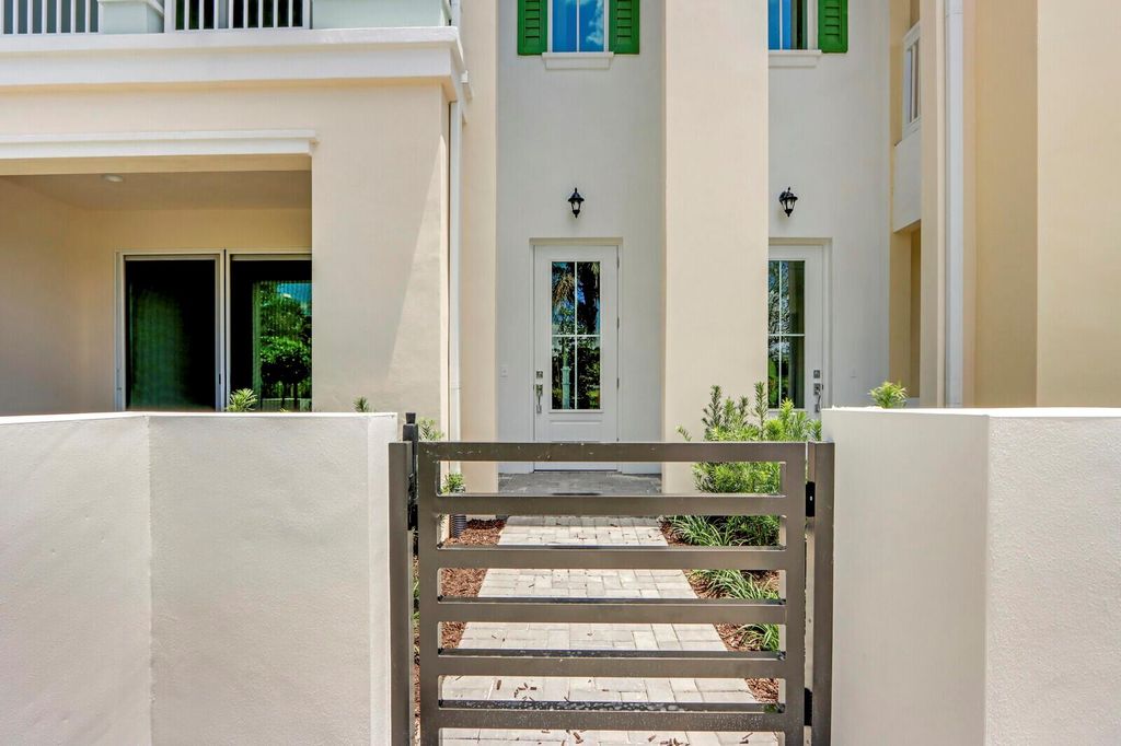 Photo of 12556 Gross Pointe Drive, Palm Beach Gardens, FL 33418 (MLS # R11107954)