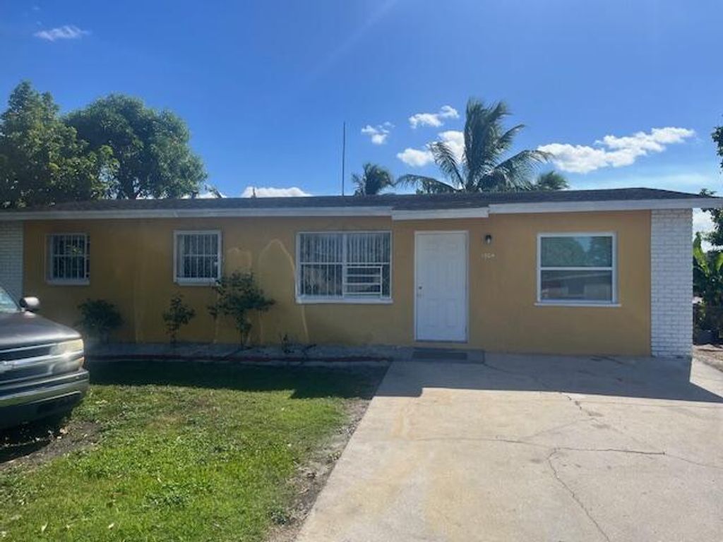 Photo of 1504 Boone Avenue, Pahokee, FL 33476 (MLS # R11133539)