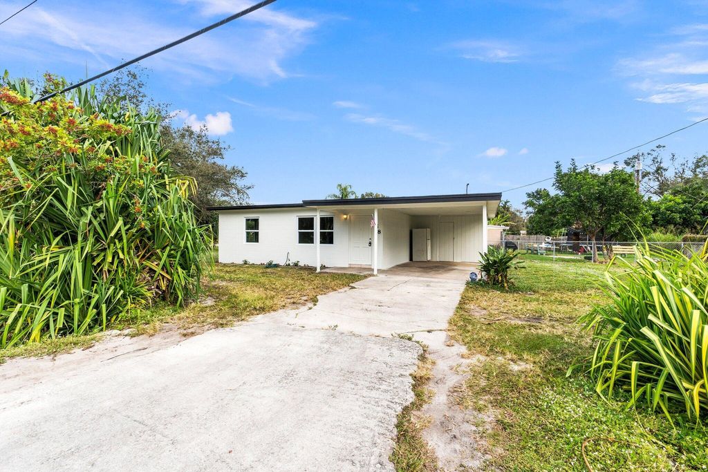 Photo of 858 Kanner Drive, Fort Pierce, FL 34982 (MLS # R10942784)