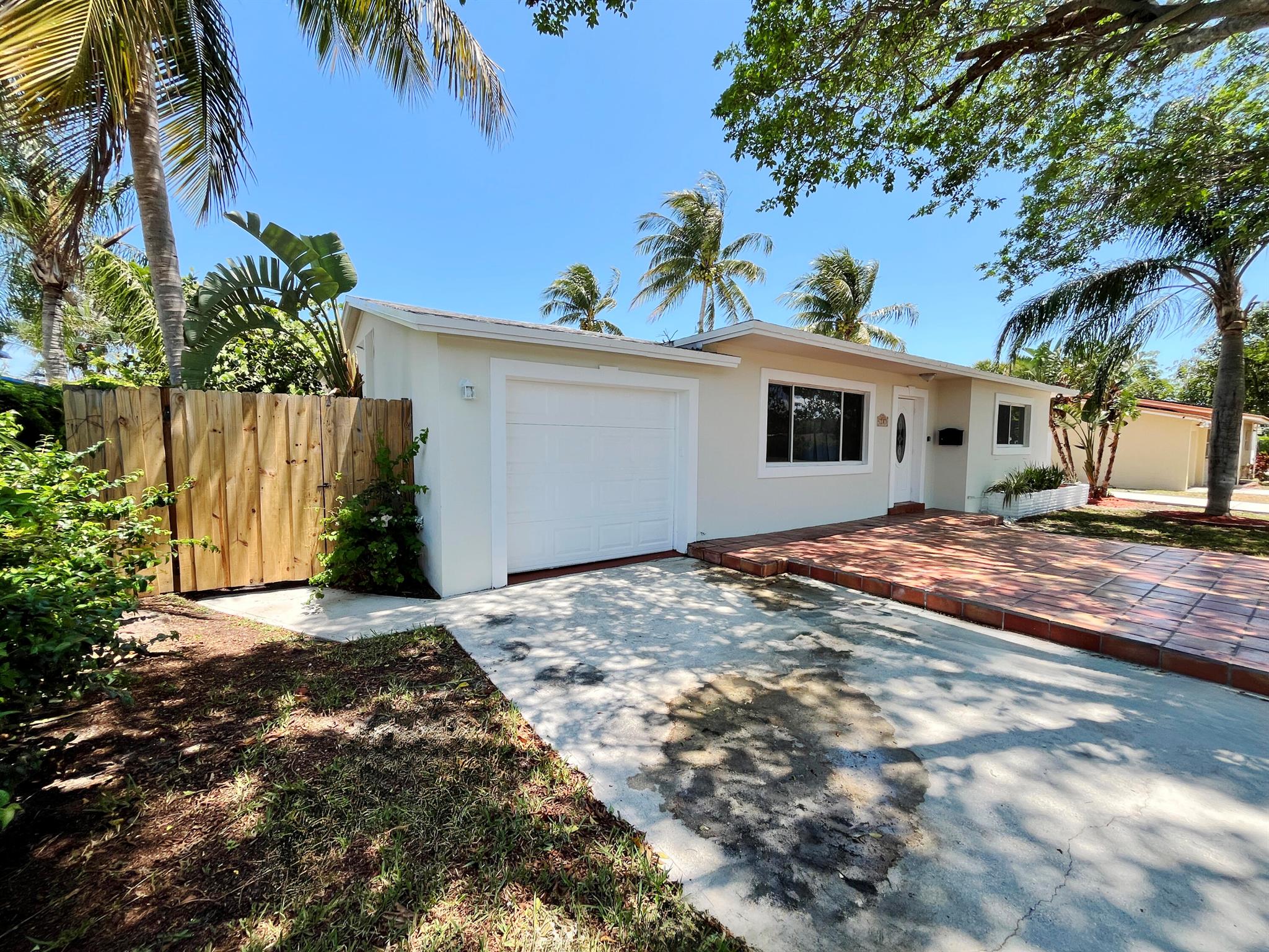 737 Ilex Court