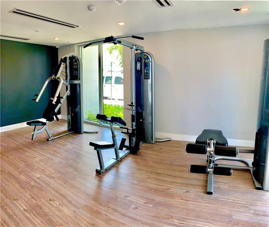 AVERY POMPANO - Residential Lease