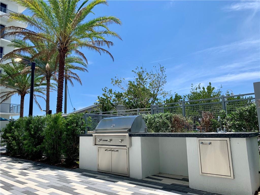 AVERY POMPANO - Residential Lease