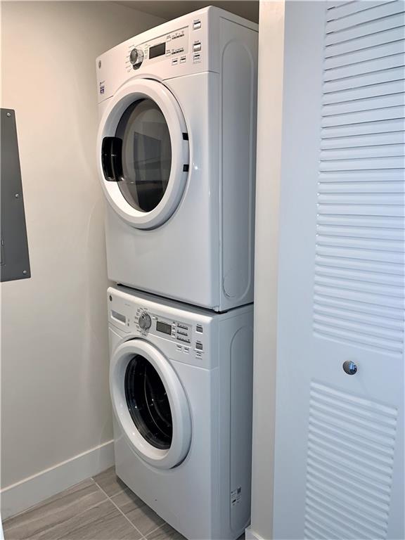 AVERY POMPANO - Residential Lease