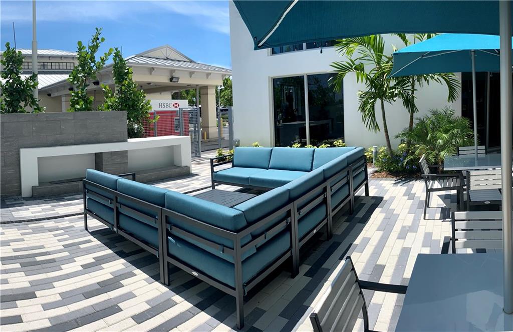 AVERY POMPANO - Residential Lease