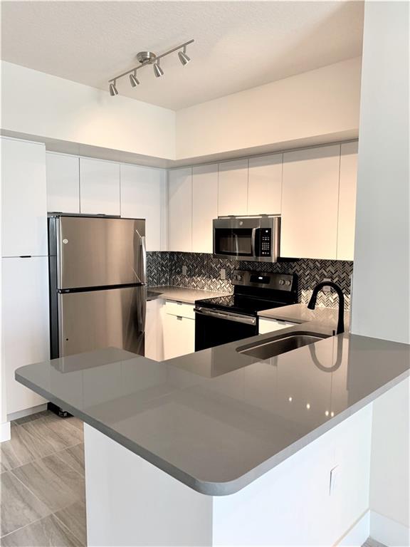 AVERY POMPANO - Residential Lease