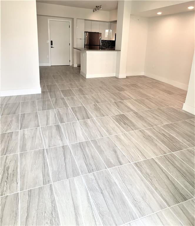 AVERY POMPANO - Residential Lease