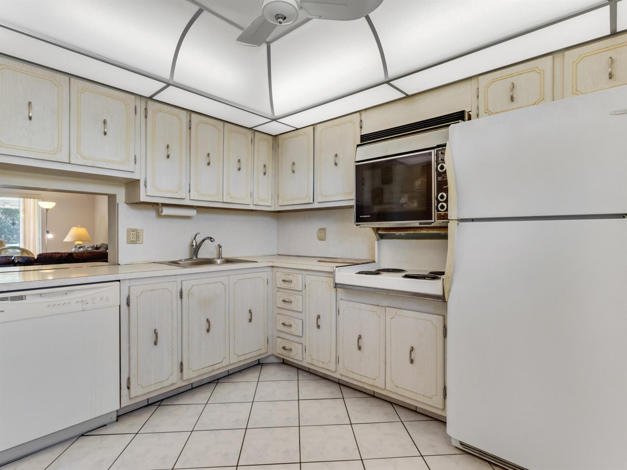 VILLAGE ROYALE GREENWOOD - Residential Lease