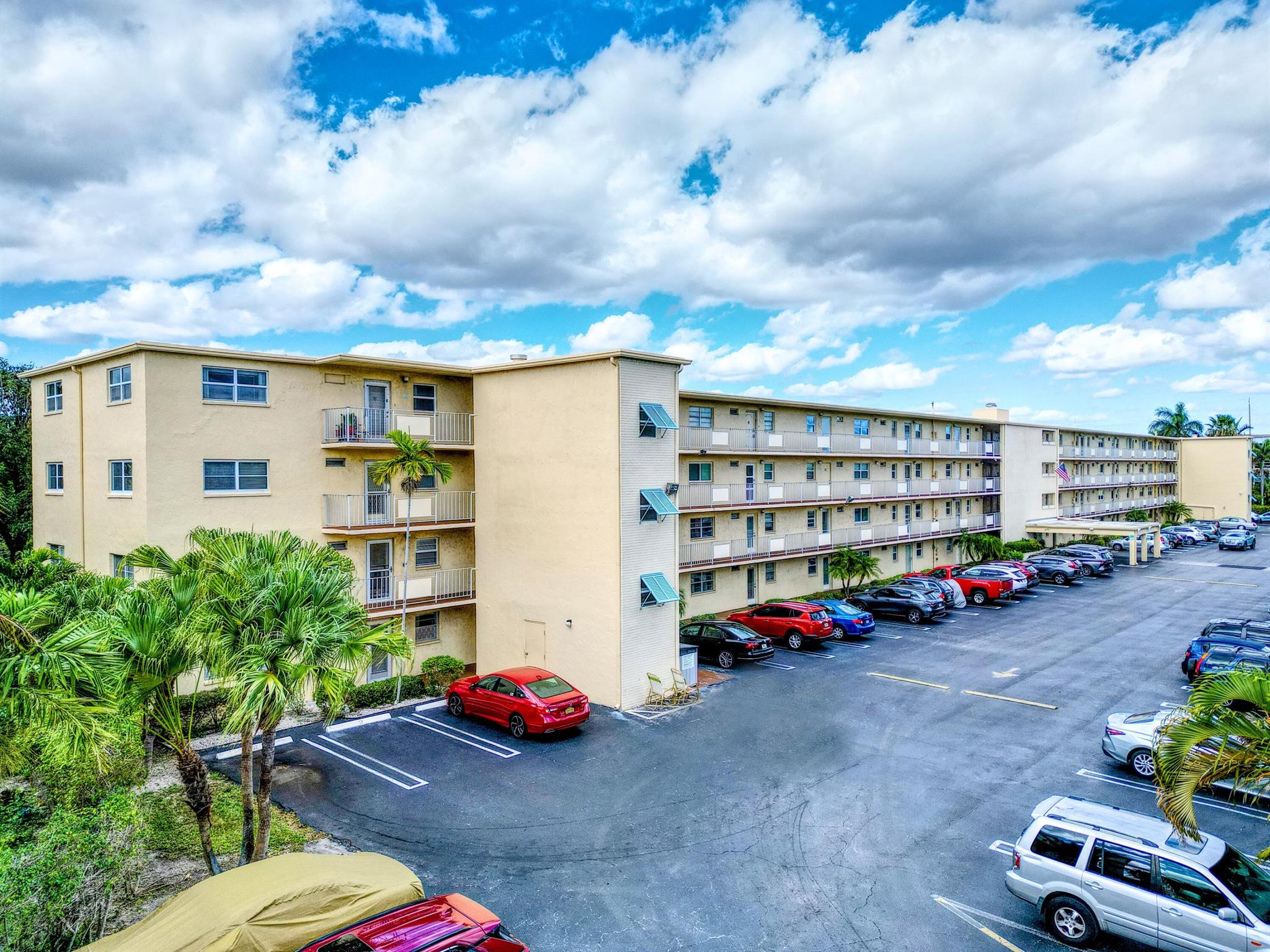 LOVELY ENCLOSED PATIO WITH SERENE VIEW FOR MORNING COFFEE AND FUN FILLED HAPPY HOURS ......CLOSE TO THE BEACH AND SHOPPING SAFE AND SECURE BUILDING......SHORT TERM (MINIMUM FOUR MONTHS) SEASONAL LEASE  $2200.00 OR ANNUAL LEASE $2000 ACTIVE COMMUNITY WITH LOTS OF AMENITIES