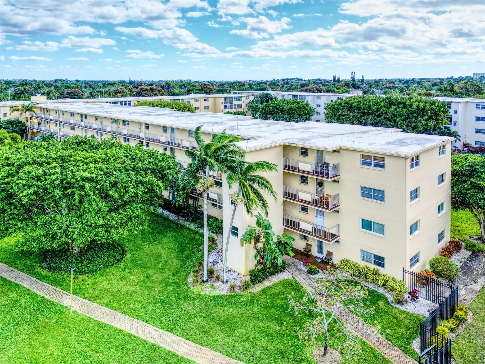 VILLAGE ROYALE GREENWOOD - Residential Lease
