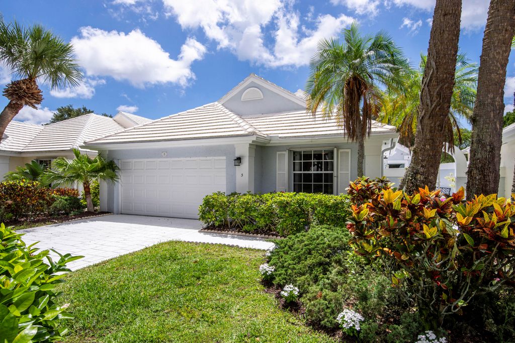 Photo of 3 Blenheim Court, Palm Beach Gardens, FL 33418 (MLS # R11041435)
