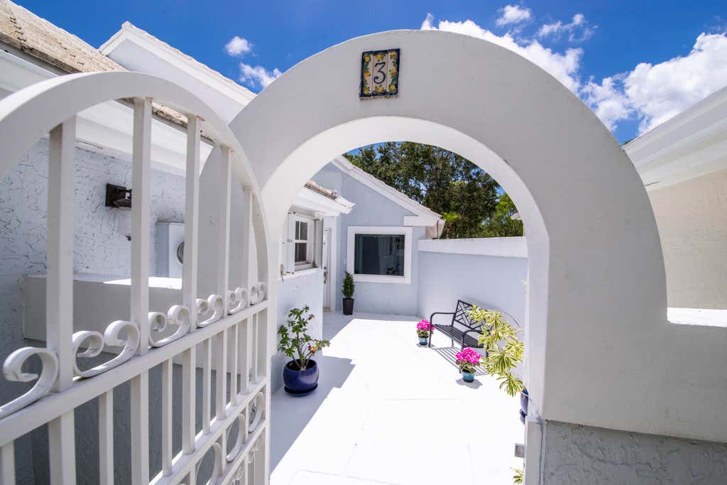 Photo of 3 Blenheim Court, Palm Beach Gardens, FL 33418 (MLS # R11041435)