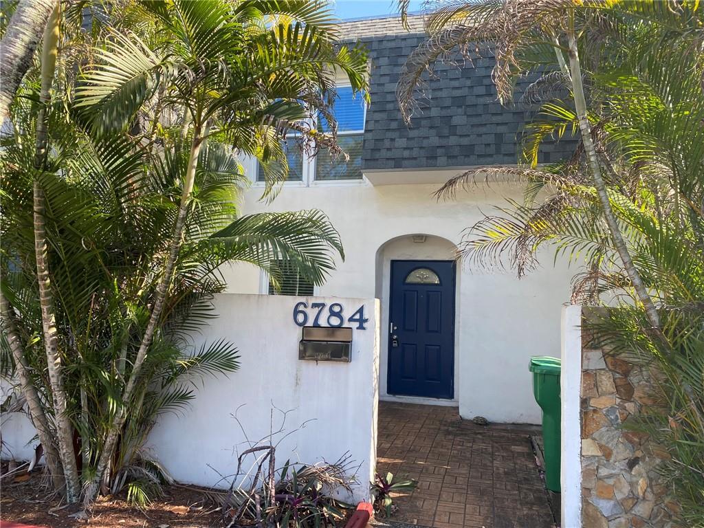 Davie townhome for rent. 2 bedrooms and 1 1/2 bathroom. fence in back yard, move in condition. close to NOVA school, Broward collage, great area. Need up to 30 days for HOA application and approval. Need proof income 3X. Credit 600+. 2 cars parking space. Tenant pay utilities. Small pet ok.