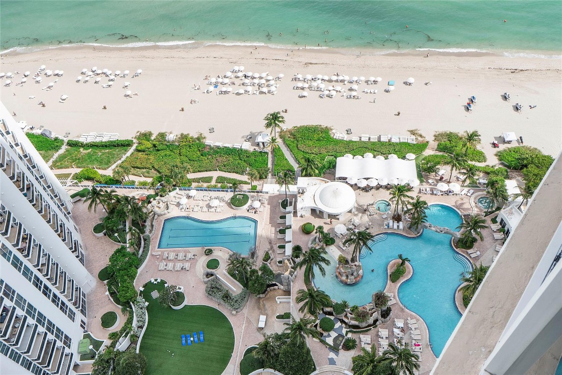 TRUMP INTERNATIONAL - Residential