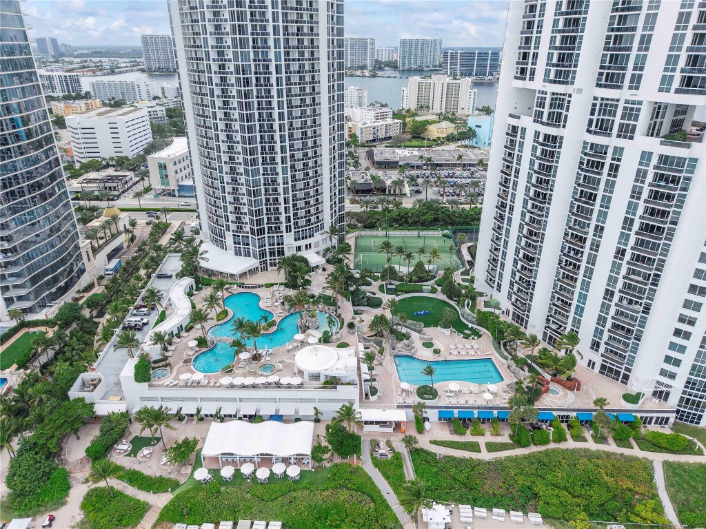 TRUMP INTERNATIONAL - Residential