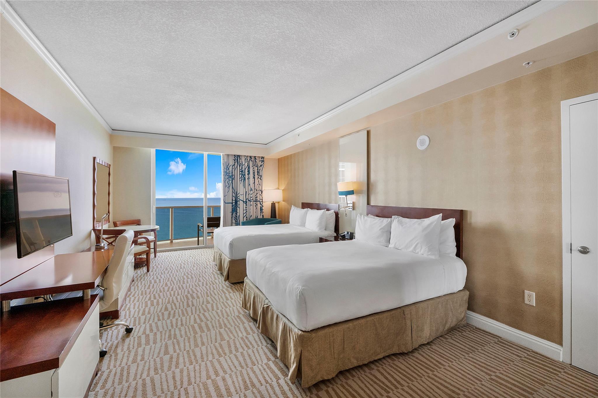 TRUMP INTERNATIONAL - Residential