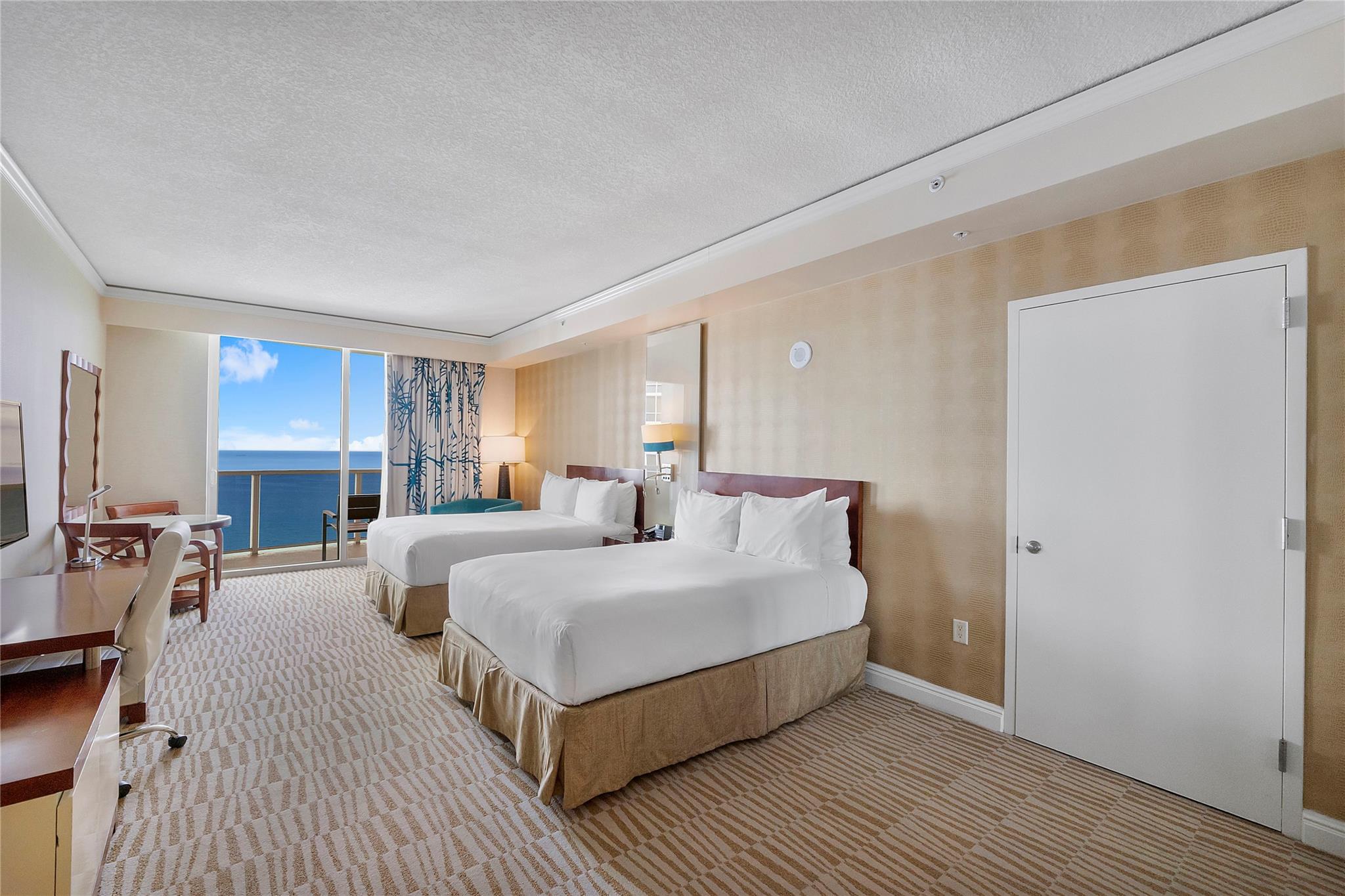 TRUMP INTERNATIONAL - Residential