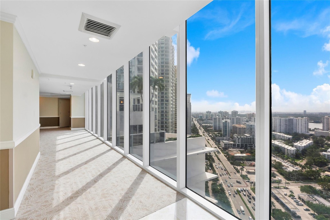 TRUMP INTERNATIONAL - Residential