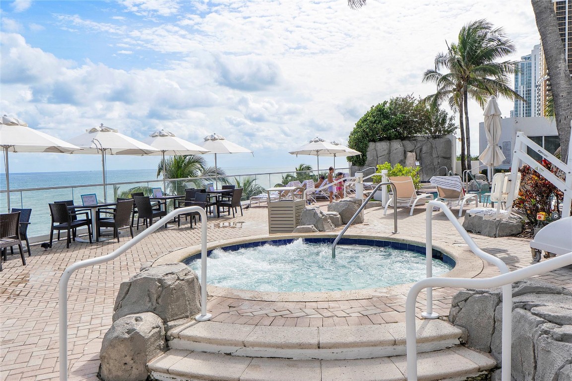 TRUMP INTERNATIONAL - Residential