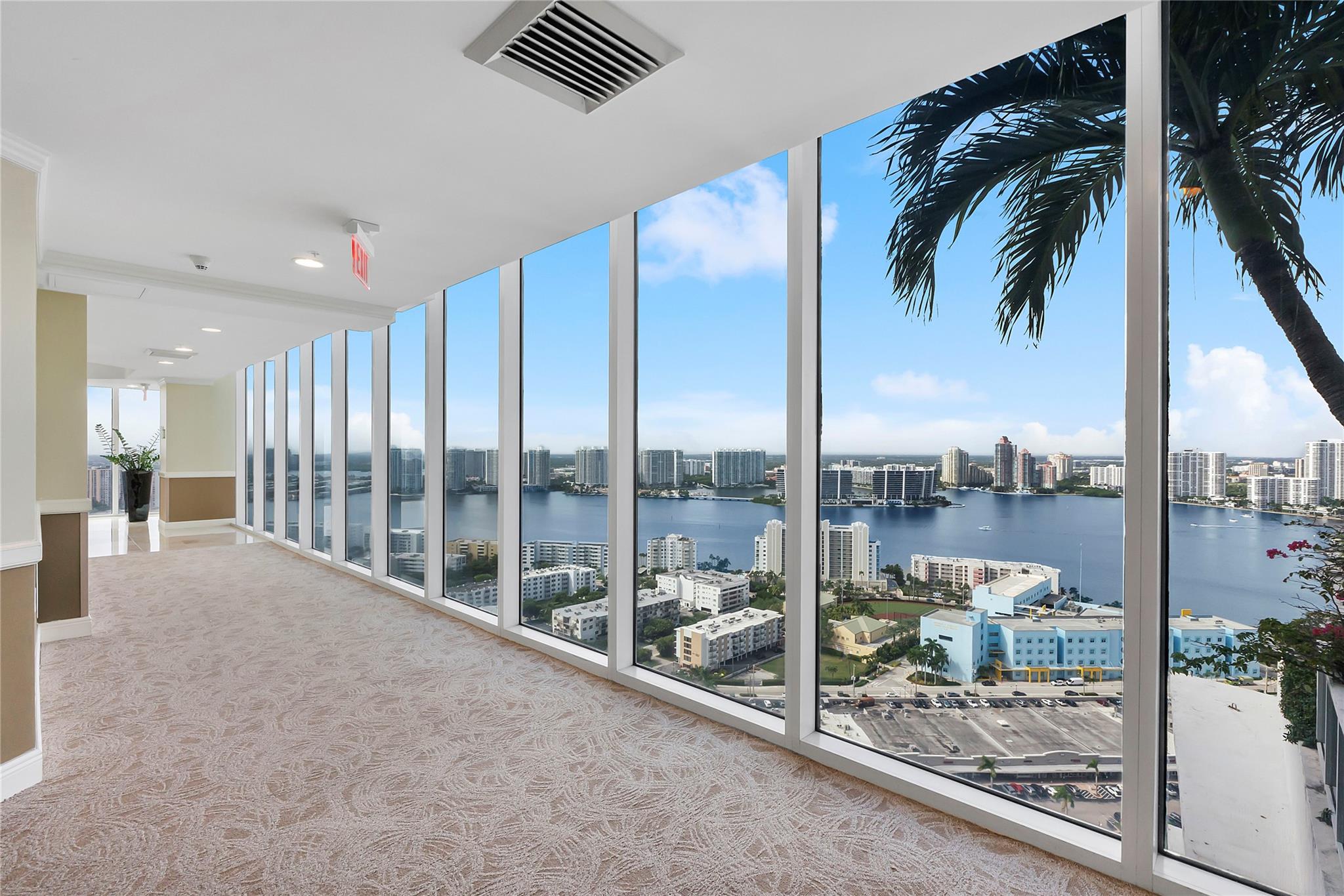 TRUMP INTERNATIONAL - Residential