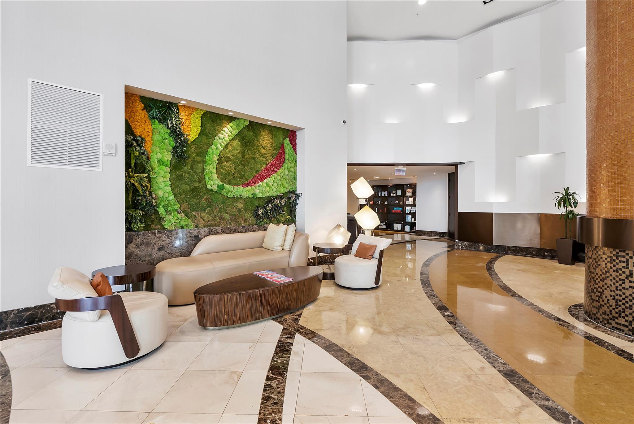 TRUMP INTERNATIONAL - Residential