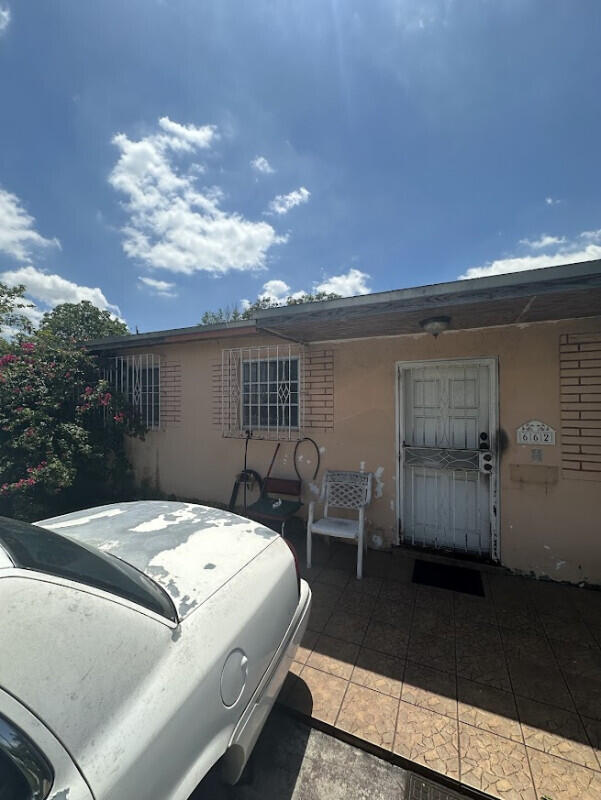 HIALEAH ESTATES - Residential