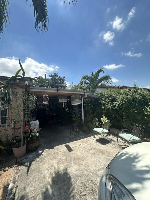HIALEAH ESTATES - Residential