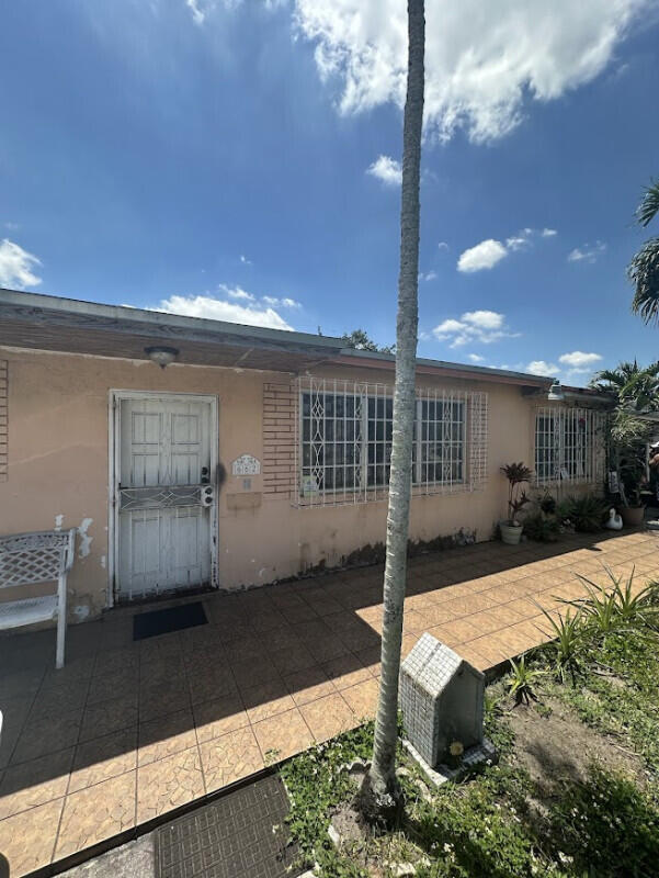 HIALEAH ESTATES - Residential