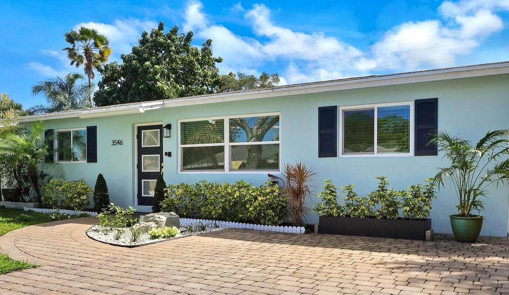 Photo of 3546 Betty Ann Court E, Palm Beach Gardens, FL 33403 (MLS # B26005674)