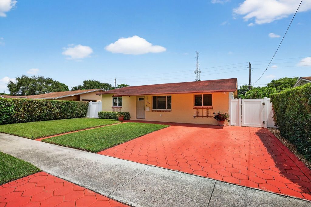 Photo of 6871 Liberty St, Hollywood, FL 33024 (MLS # F10515294)