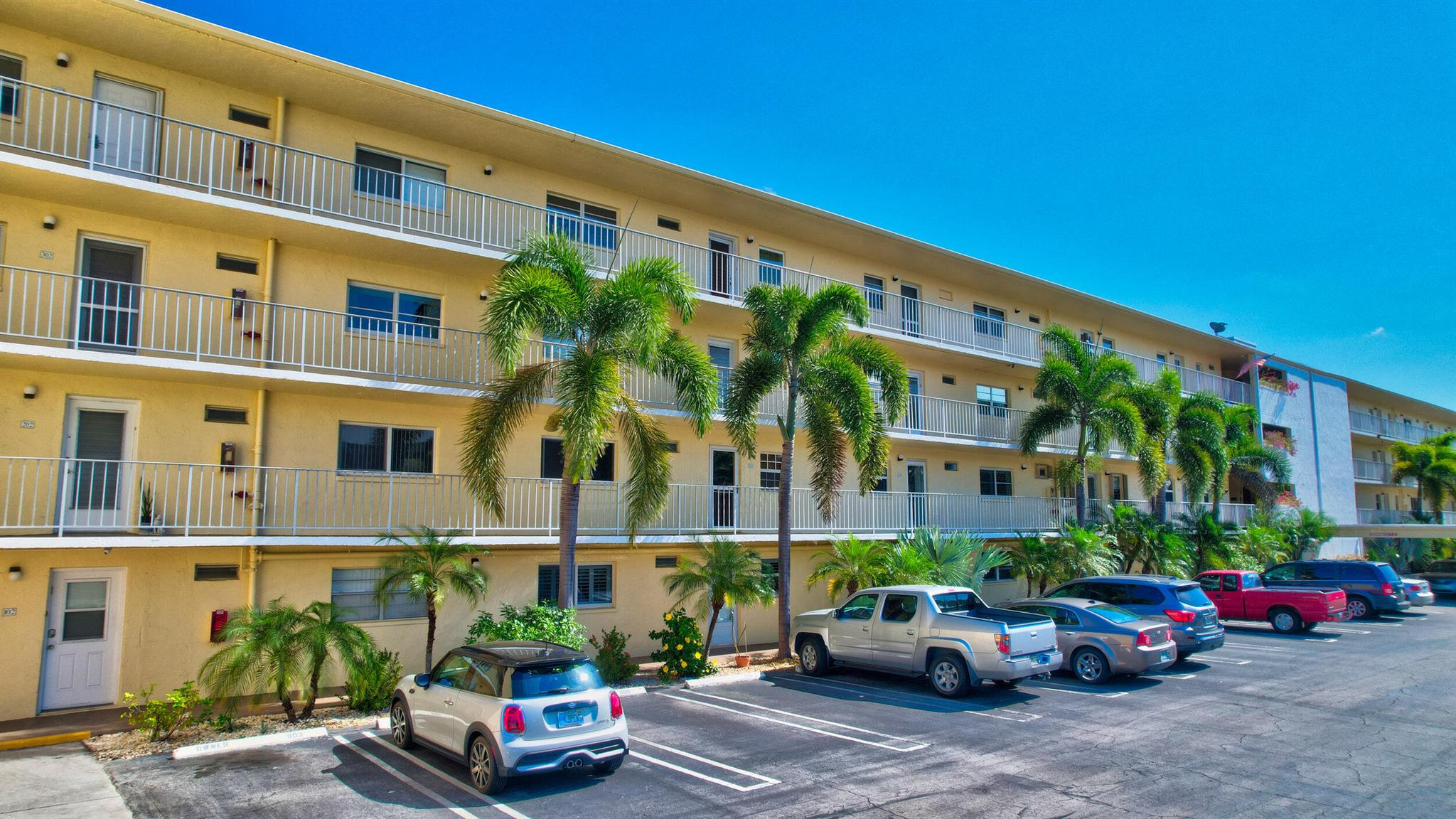 VILLAGE ROYALE GREENWAY C - Residential