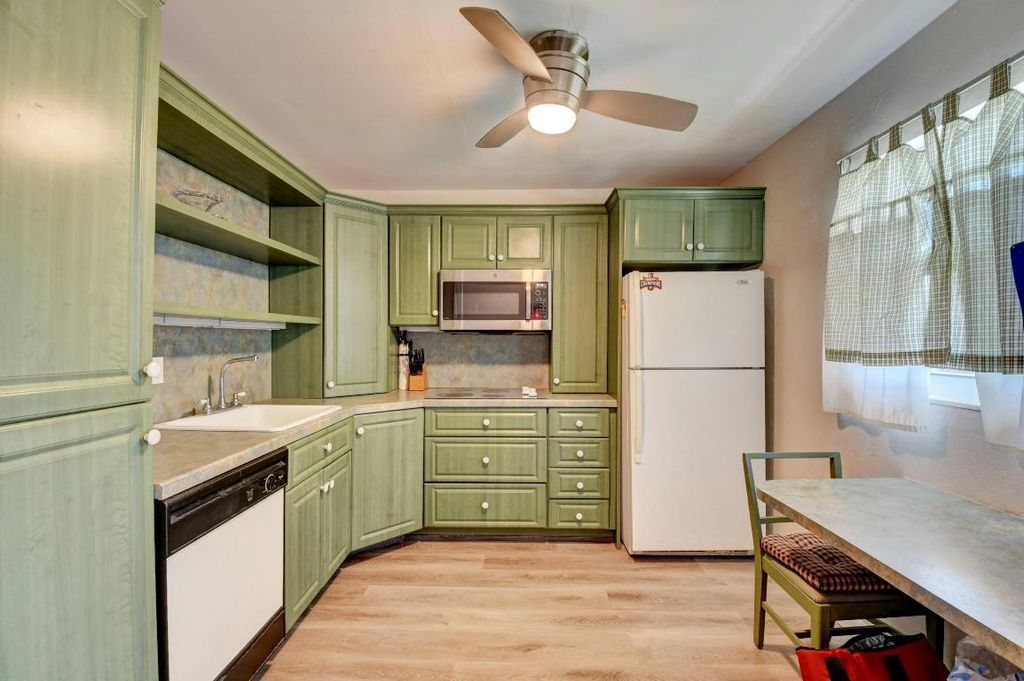 Photo of 2620 NE 1st Court #403, Boynton Beach, FL 33435 (MLS # R11133987)